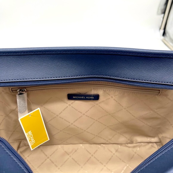 Michael Kors LG Shania Tote & Double Zip W… - Picture 10 of 16